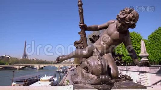 亚历山大三世桥上的男孩雕塑视频
