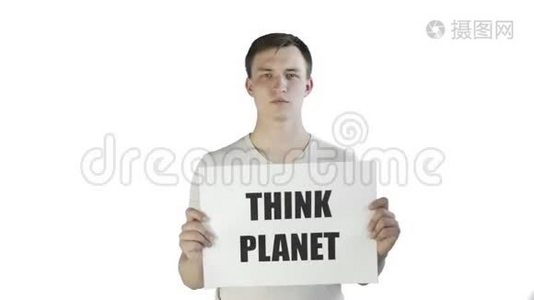 青年活动家，白色背景的《思考星球》海报视频