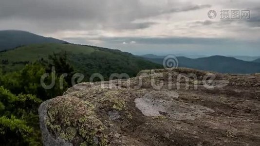 简·鲍德岩石在夏天的下午视频