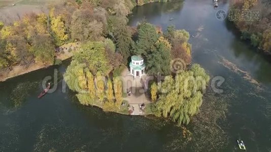 从无人机到乌克兰乌曼市国家树木公园的空中全景视频视频