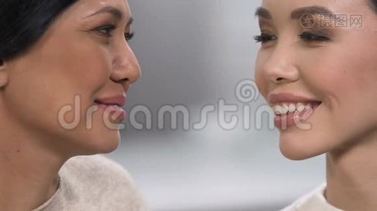 美丽的亚洲女性微笑着看相机，抗衰老化妆品，面部特写视频