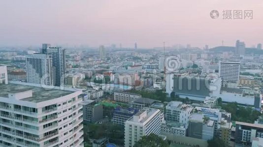 芭堤雅市中心的空中景观。视频