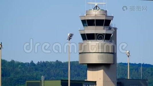 国际机场的交通管制塔视频