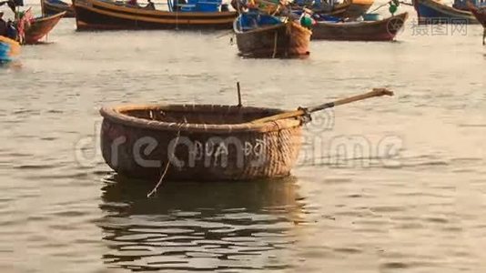 越南渔船海上空浮视频