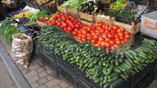 展示蔬菜。 农场水果市场视频