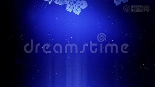 装饰的3d雪花在蓝色背景下在空中飞舞。 用作圣诞、新年贺卡或冬季动画视频