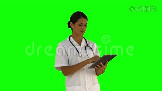 护士用她的平板电脑视频