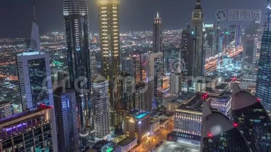 阿联酋迪拜谢赫扎耶德路和DIFC航空夜间时间的天际线。视频