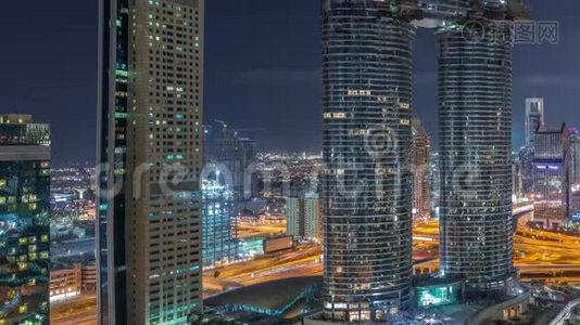 令人惊叹的迪拜市区摩天大楼夜景，迪拜，阿拉伯联合酋长国视频