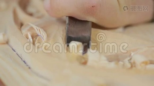 手工打磨木制装饰物品，装饰元素，视频