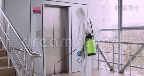 化学洗涤剂清洗电梯防护服专家视频