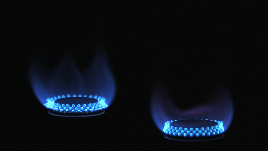 两个旋转的蓝色光效火炉视频