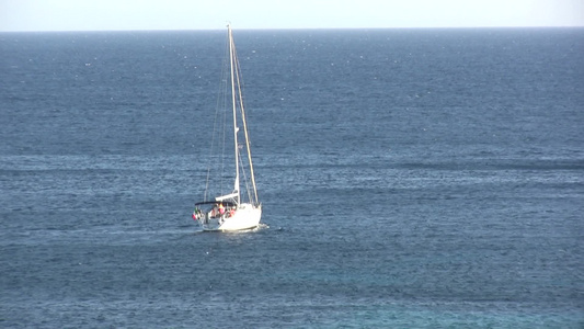 海上行船视频