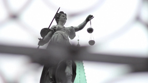 法兰克福正义女神雕像7秒视频