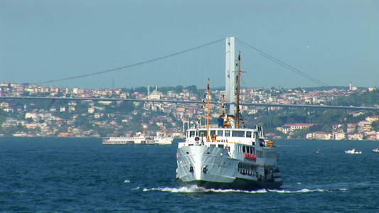 伊斯坦布尔海峡里的邮轮视频