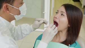 女性病人在看牙医17秒视频