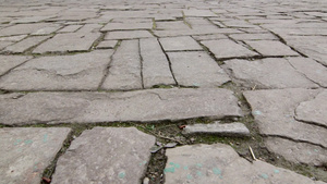 古老的鹅卵石路面在老城拍摄15秒视频