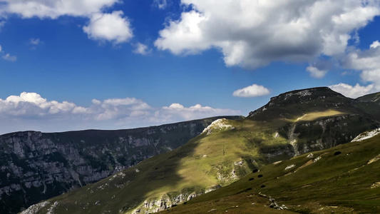 罗马尼亚山脉景观时间流逝视频