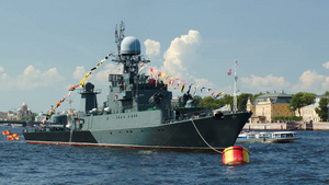 圣彼得堡涅瓦河上的俄罗斯海军军舰15秒视频