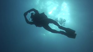 深海冒险的潜水员11秒视频