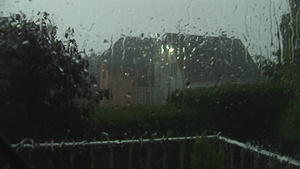 窗外下着大雨16秒视频