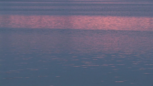 夕阳下的海面视频