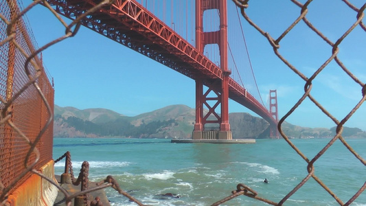海上的大桥视频