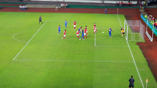 迪迪埃·德罗巴在中国超级联赛的一场足球赛视频