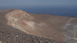 意大利大火山口俯瞰风景20秒视频