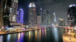 迪拜码头在夜间延时13秒视频