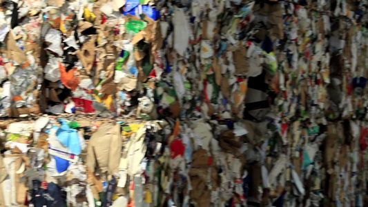 回收可再加工的纸张视频