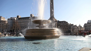 英国伦敦市中心特拉法加广场喷泉15秒视频