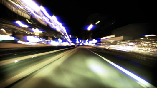 夜间汽车快速穿梭驾驶高速公路视频