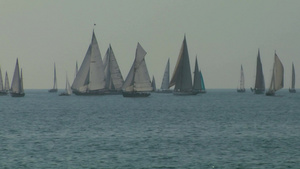 地中海上航行的帆船20秒视频