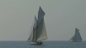 地中海老式帆船舶航海出行穿越海峡20秒视频