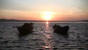 日落下海滨的小船19秒视频