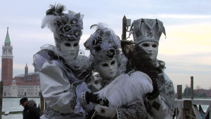 威尼斯狂欢节穿着华丽服装的艺人10秒视频