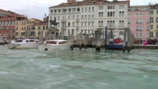 意大利威尼斯运河河边视频