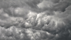 暴风雨来临前天空上的积云14秒视频