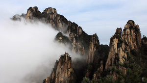 中国江西云雾缭绕的三清山8秒视频