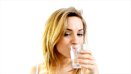 女性喝水视频