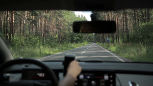 森林里开车行车驾驶第一视角14秒视频