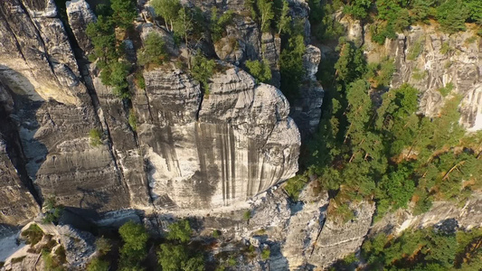 鸟瞰德国巴斯泰石林的壮丽全景视频