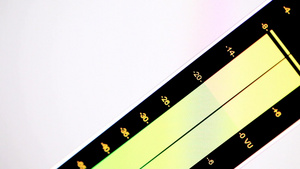 时间线窗口与黑色声音波形在电影编辑14秒视频