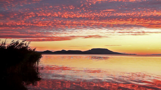 匈牙利巴拉顿湖美丽的日出视频