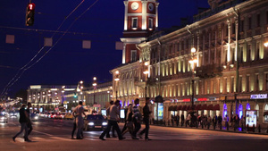 夜晚的俄罗斯圣彼得堡内夫斯基城市夜景人流17秒视频