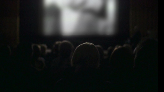 人们在电影院看电影的背景  [当代人]视频