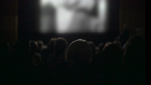 人们在电影院看电影的背景  13秒视频