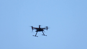 六架发动机无人机飞行在空中飞行拍摄17秒视频