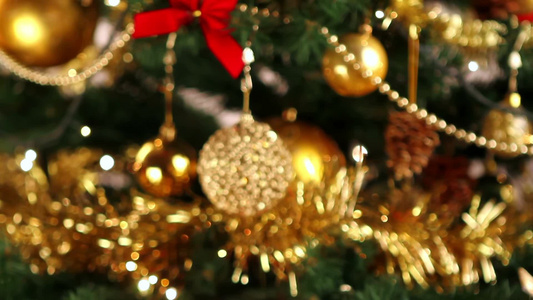 圣诞树装饰球视频